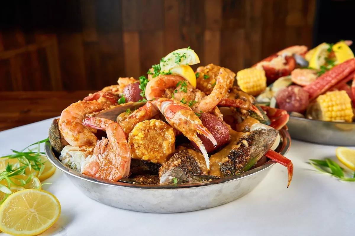 New Restaurants to Try This Week: Crab du Jour, the Backyard Doral, Oche