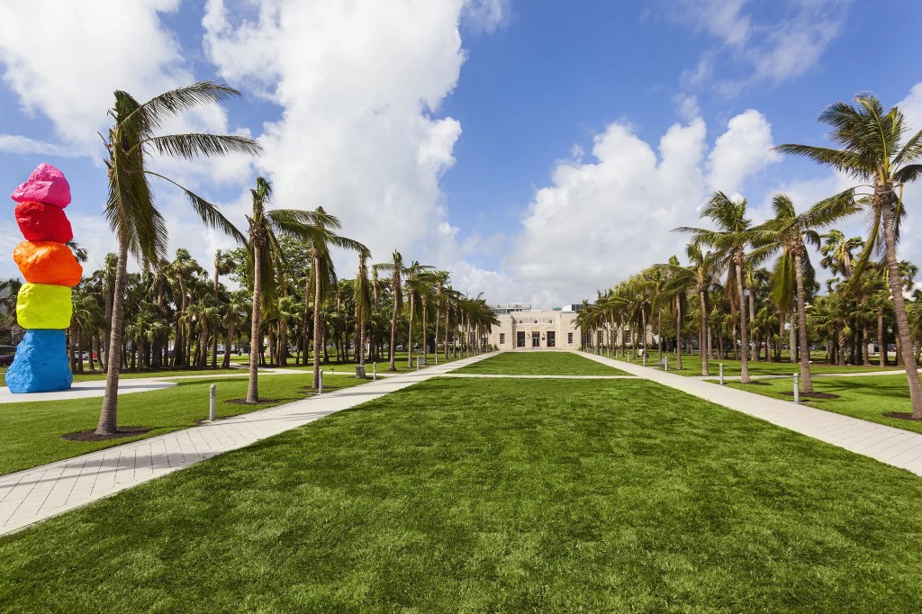 photo of exterior of The Bass art museum in Miami Beach