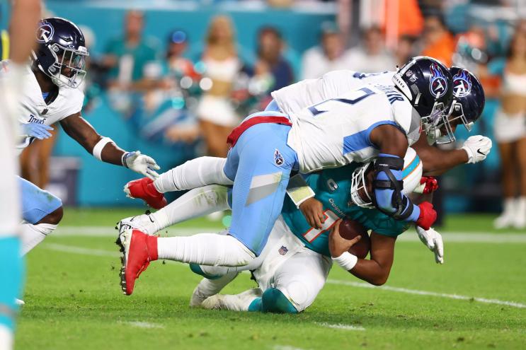 Titans players smother Dolphins quarterback