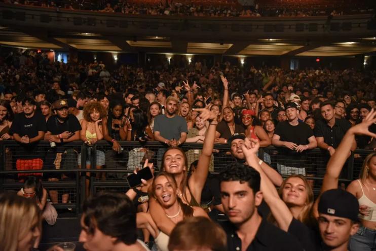 Crowd cheering at the Fillmore Miami Beach