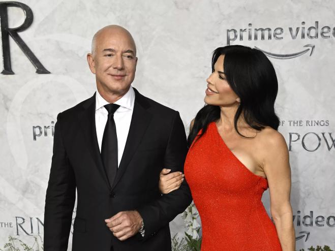Billionaire Jeff Bezos and his girlfriend, Lauren Sánchez, at a red-carpet event
