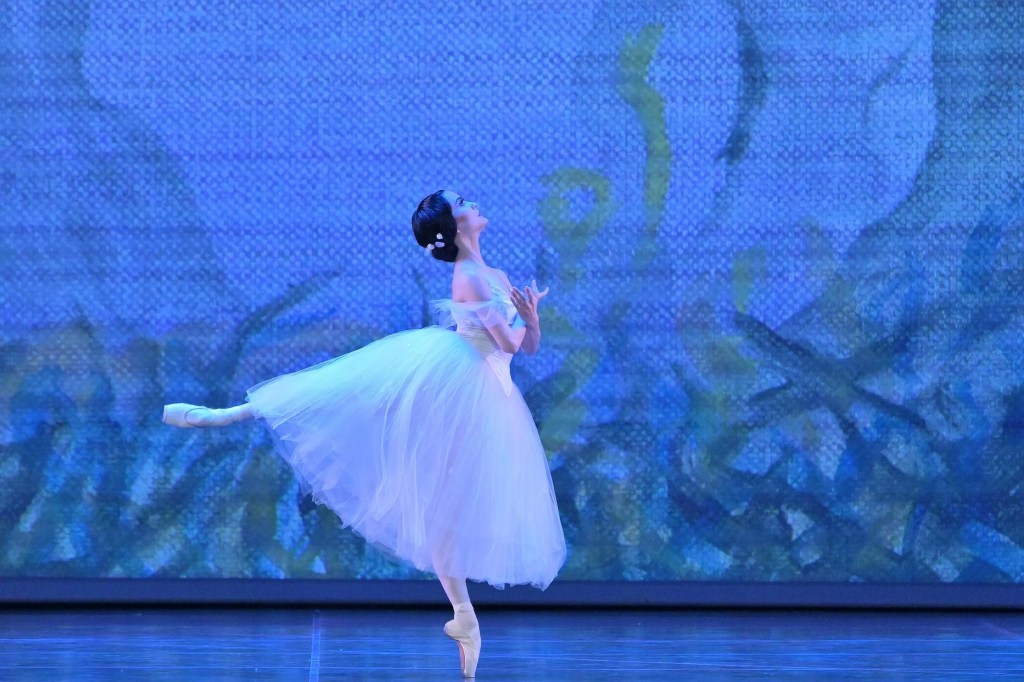 photo of ballet dancer Gretel Batista dancing on stage
