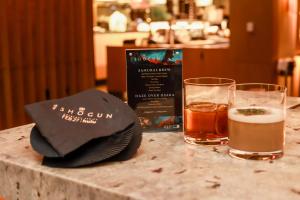 Cocktails and black napkins on a table