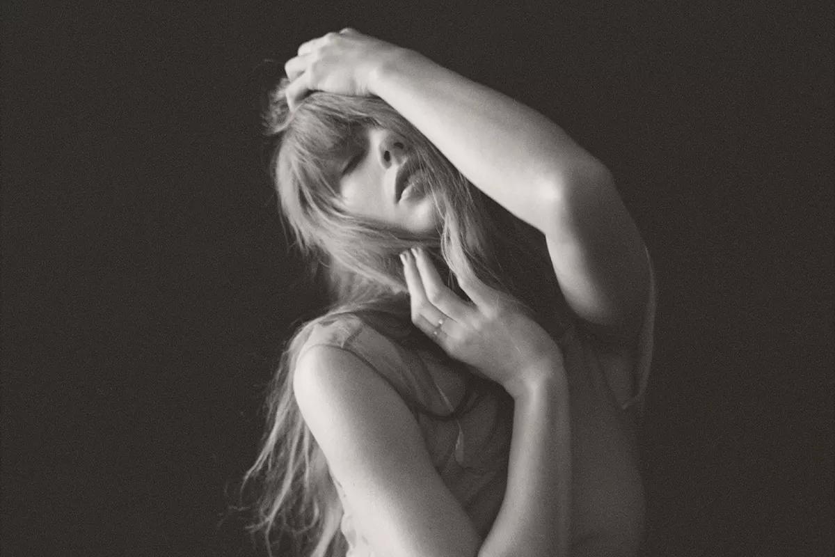 Black-and-white portrait of Taylor Swift