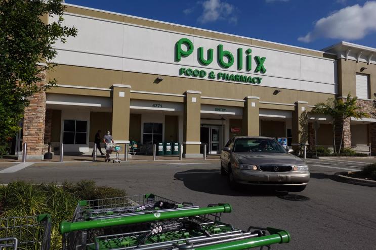 Publix storefront with iconic green signage