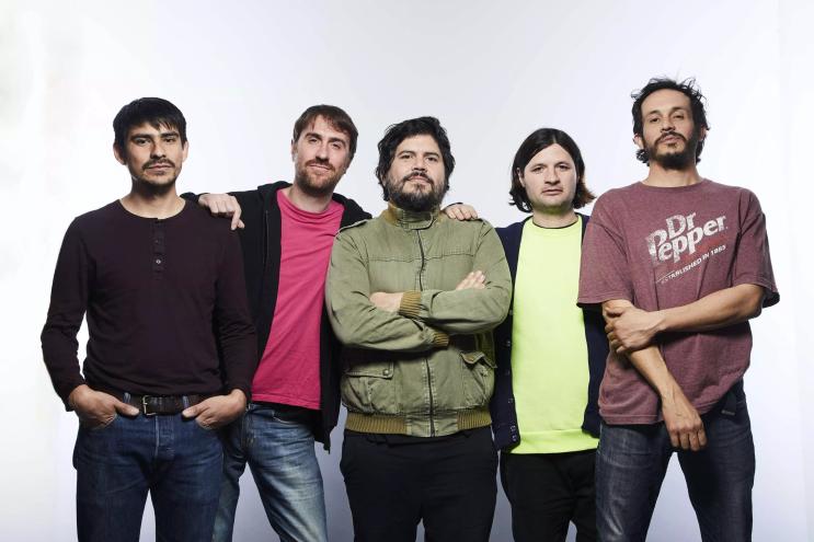 The five members of Él Mató a un Polic
