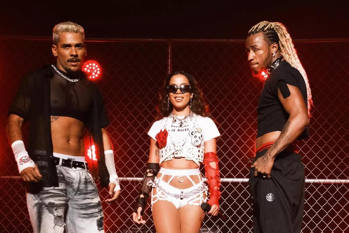 Anitta and her dancers on stage at the Fillmore Miami Beach