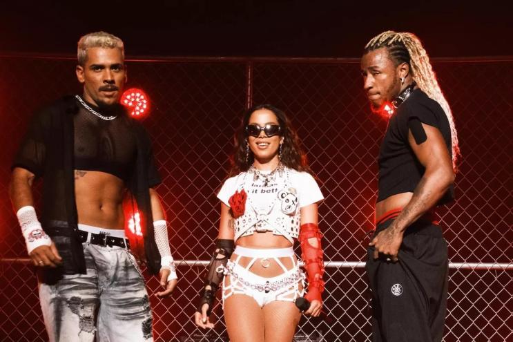 Anitta and her dancers on stage at the Fillmore Miami Beach