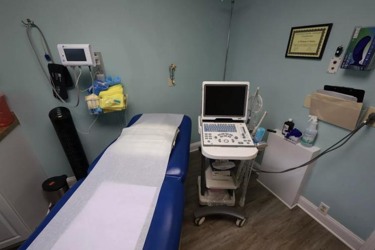 color photo of an empty exam room at a Florida women's clinic that provides abortions