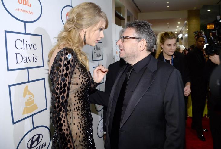 Singer Taylor Swift chats with music label boss Lucian Grainge at a star-studded Grammy Awards event