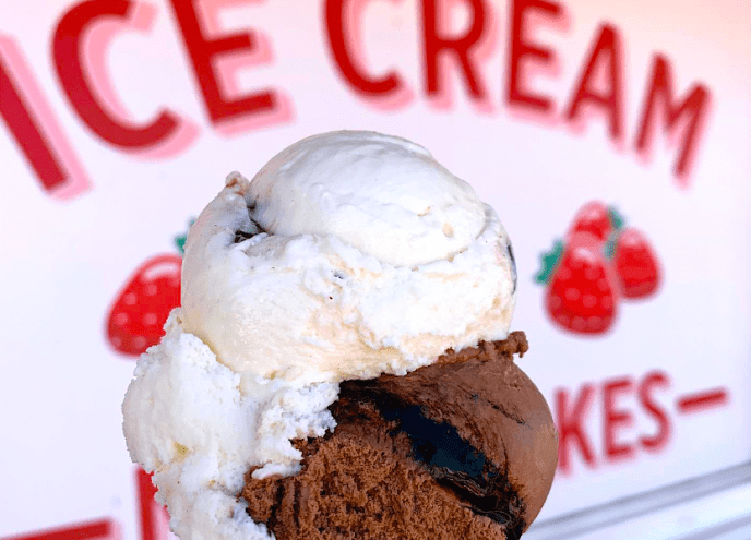 an ice cream sccop