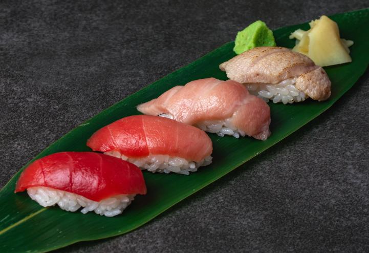 sushi rolls