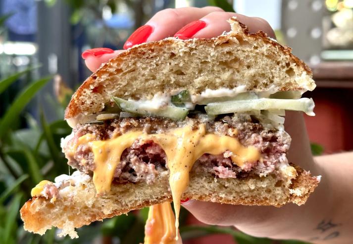 a cheeseburger