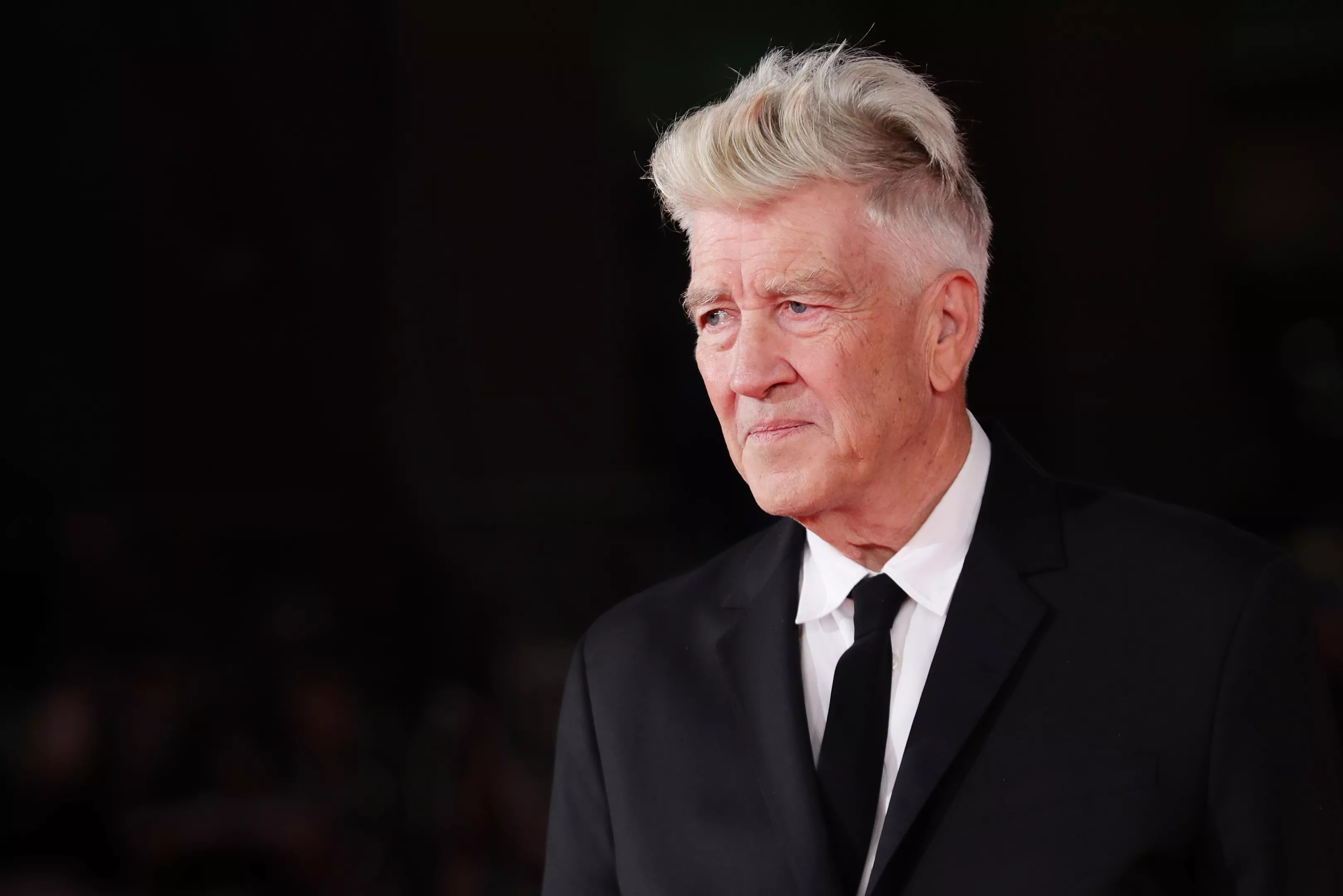 Red carpet photo of director David Lynch in a suit and tie