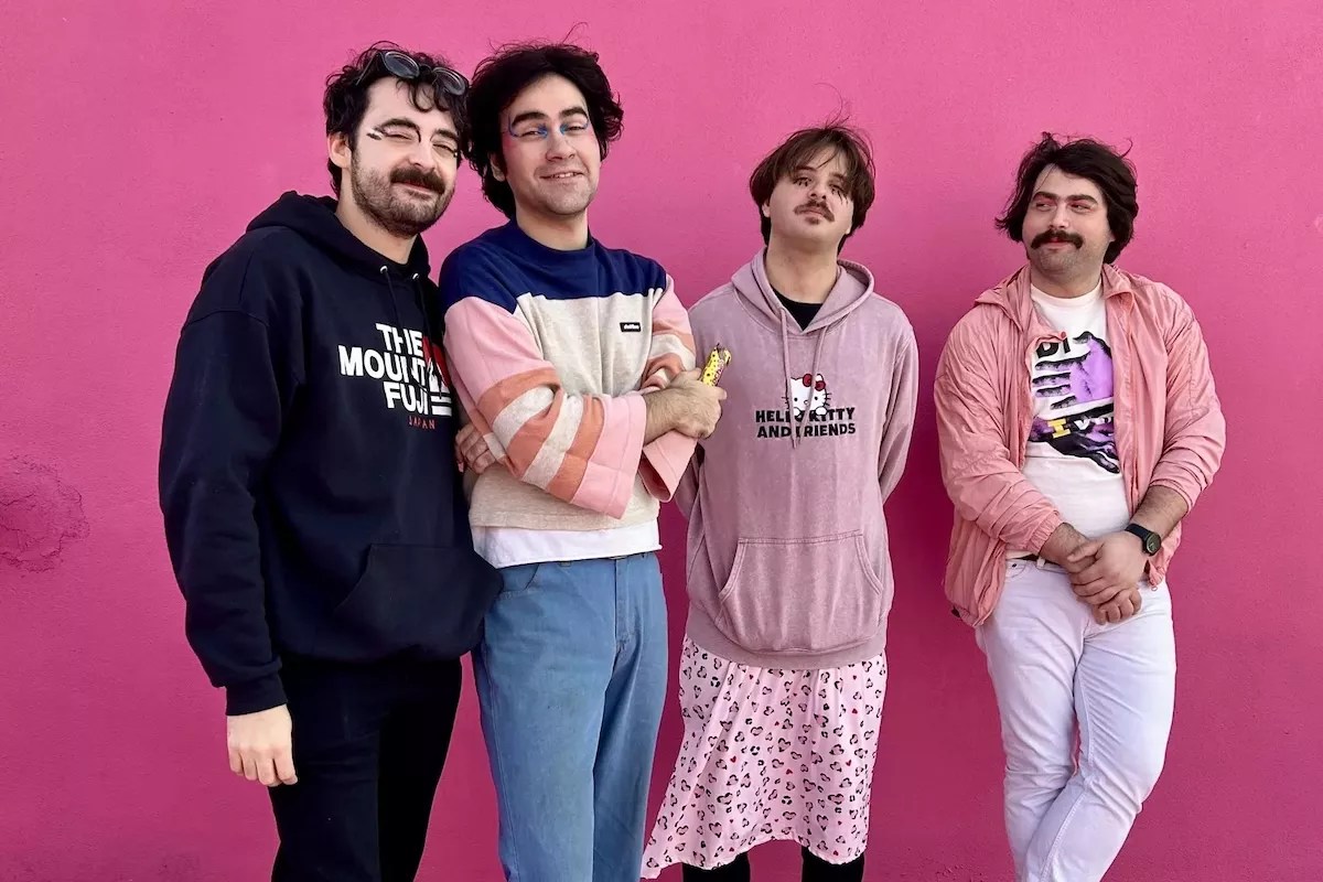 Portrait of the members of Mold!