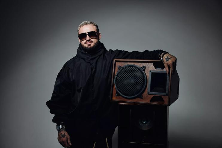 Picture of a man holding an amplifier.